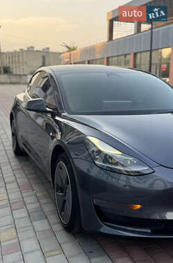 Седан Tesla Model 3 2021 в 