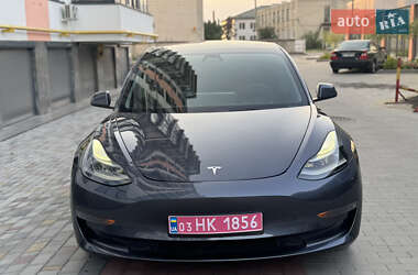 Седан Tesla Model 3 2021 в 
