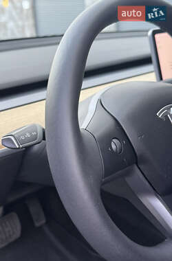 Седан Tesla Model 3 2021 в 