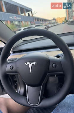 Седан Tesla Model 3 2021 в 