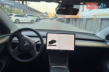 Седан Tesla Model 3 2021 в 