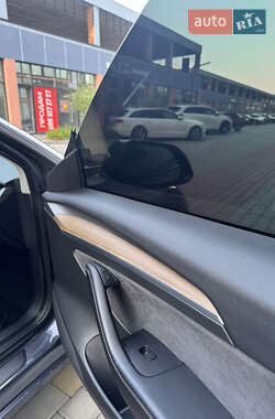 Седан Tesla Model 3 2021 в 