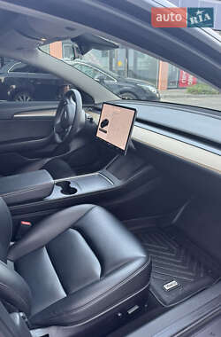 Седан Tesla Model 3 2021 в 