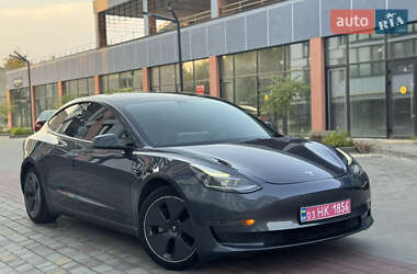 Седан Tesla Model 3 2021 в 