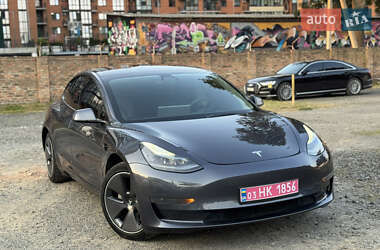 Седан Tesla Model 3 2021 в 