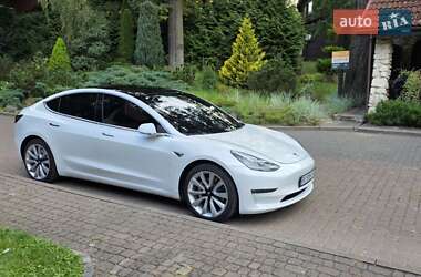 Седан Tesla Model 3 2020 в 