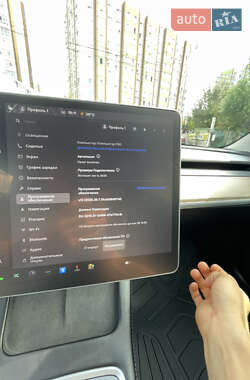 Седан Tesla Model 3 2023 в 