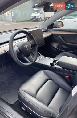 Седан Tesla Model 3 2023 в 