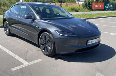 Tesla Model 3 2024