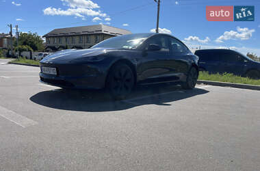 Седан Tesla Model 3 2024 в 