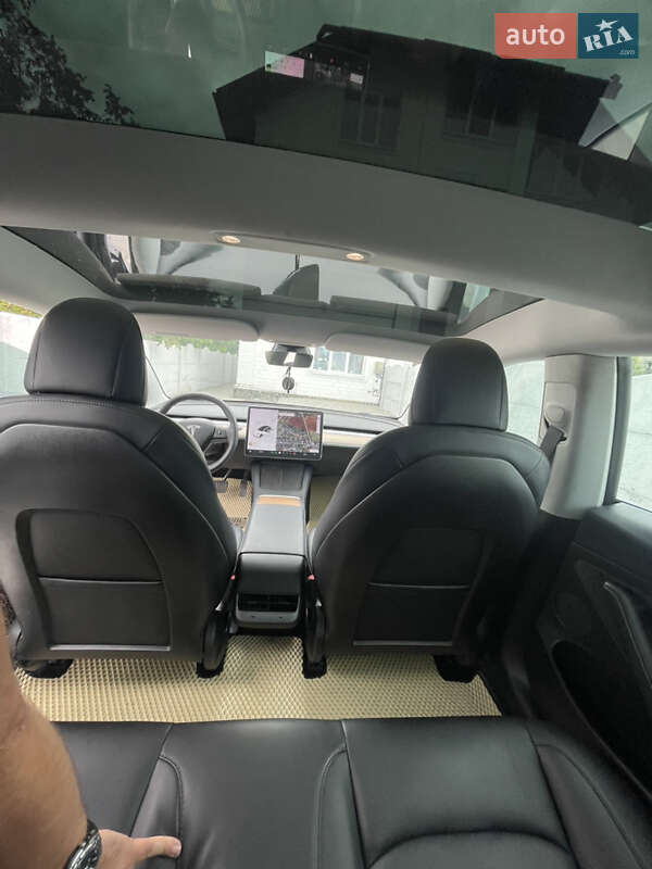 Седан Tesla Model 3 2021 в Рівному