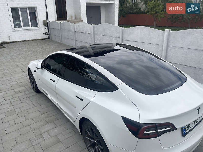 Седан Tesla Model 3 2021 в Рівному