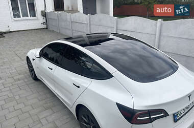 Седан Tesla Model 3 2021 в 