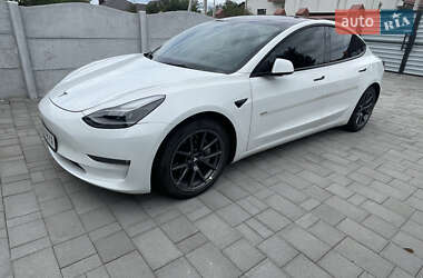 Седан Tesla Model 3 2021 в 