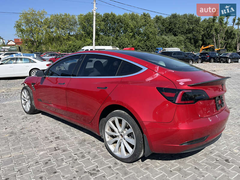 Седан Tesla Model 3 2020 в Львове