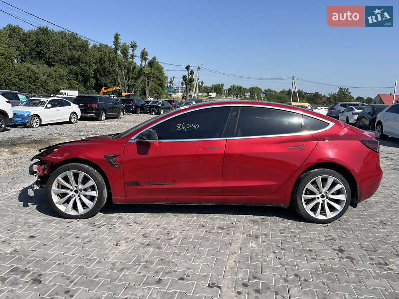 Седан Tesla Model 3 2020 в Львове