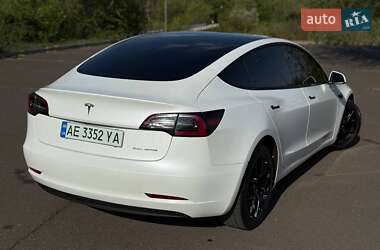 Седан Tesla Model 3 2021 в 