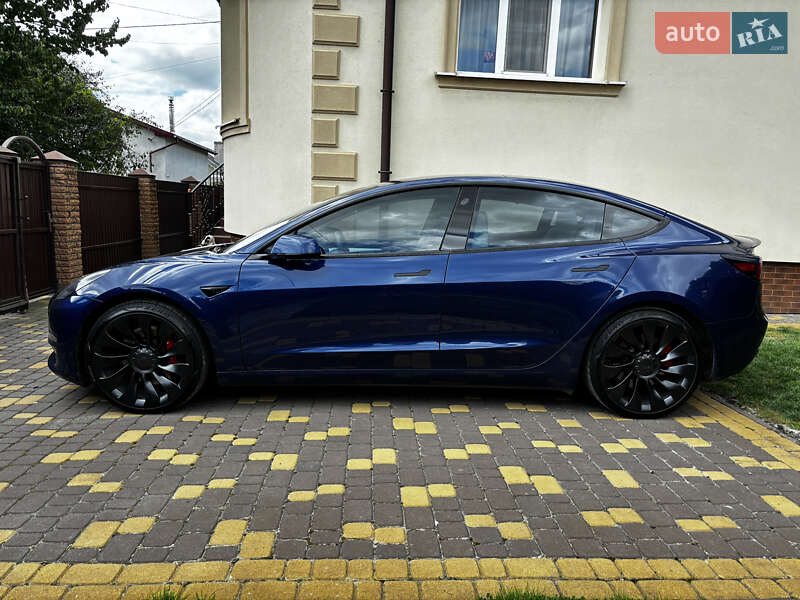 Седан Tesla Model 3 2023 в Львові