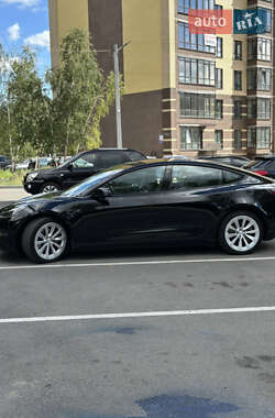 Седан Tesla Model 3 2022 в 