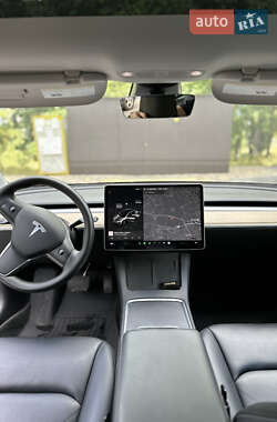 Седан Tesla Model 3 2022 в 