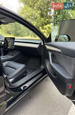Седан Tesla Model 3 2022 в 