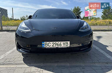 Седан Tesla Model 3 2022 в 