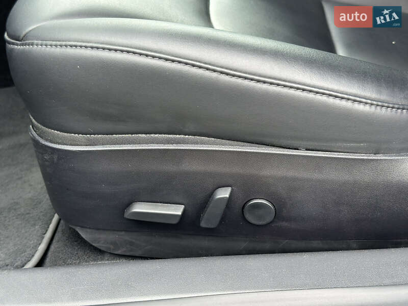 Седан Tesla Model 3 2018 в Луцке