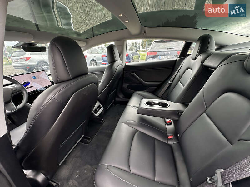 Седан Tesla Model 3 2018 в Луцке