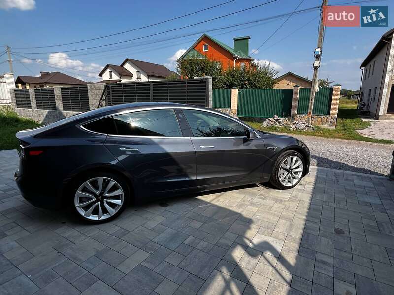 Седан Tesla Model 3 2019 в Виннице