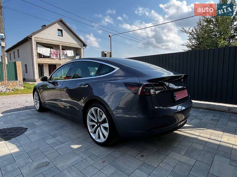 Седан Tesla Model 3 2019 в Виннице