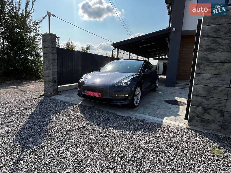 Седан Tesla Model 3 2019 в Виннице