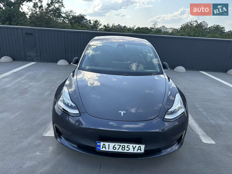Седан Tesla Model 3 2018 в Петропавлівській Борщагівці
