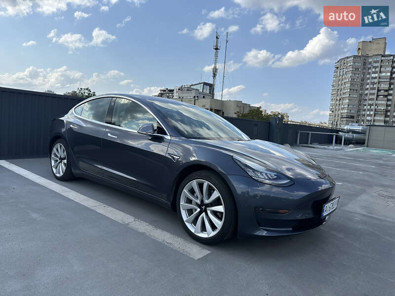 Седан Tesla Model 3 2018 в Петропавлівській Борщагівці