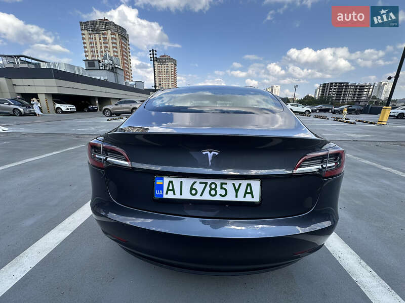 Седан Tesla Model 3 2018 в Петропавлівській Борщагівці