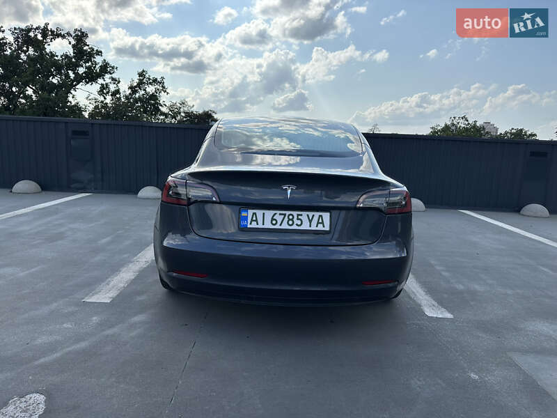 Седан Tesla Model 3 2018 в Петропавлівській Борщагівці