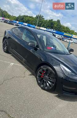Седан Tesla Model 3 2022 в 