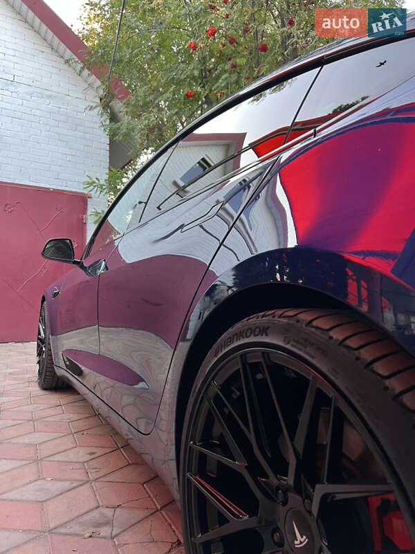 Седан Tesla Model 3 2019 в Житомирі
