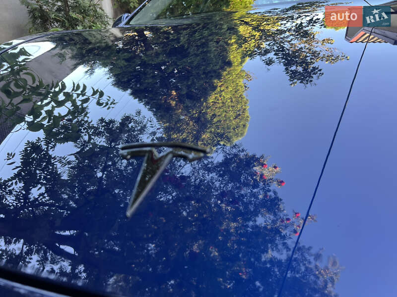 Седан Tesla Model 3 2019 в Житомирі