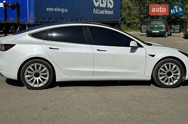 Седан Tesla Model 3 2021 в 