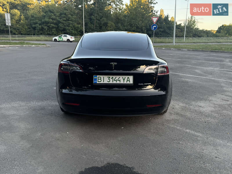 Седан Tesla Model 3 2022 в Полтаві