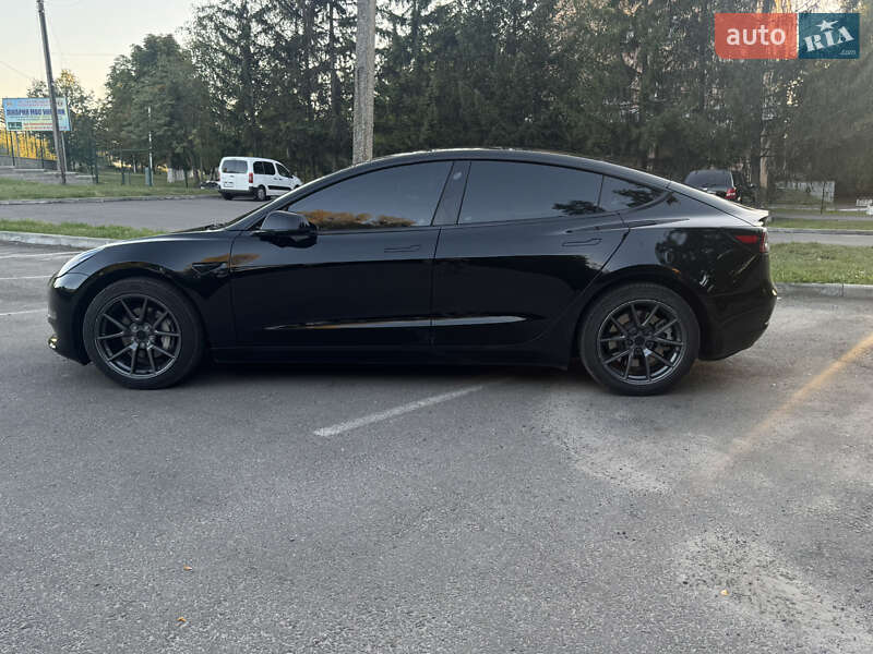 Седан Tesla Model 3 2022 в Полтаві