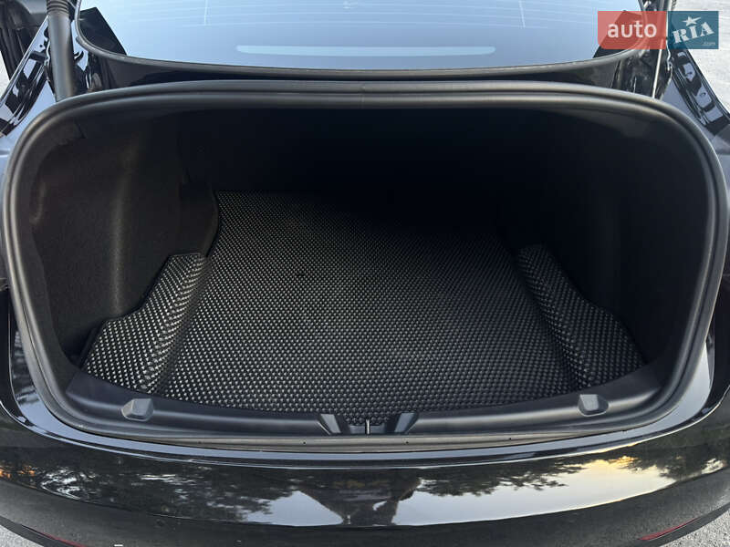 Седан Tesla Model 3 2022 в Полтаві
