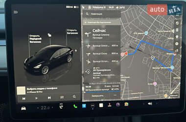 Седан Tesla Model 3 2022 в 