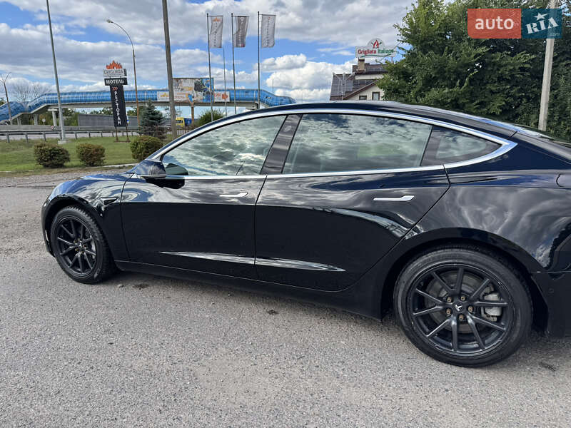 Седан Tesla Model 3 2019 в Києві