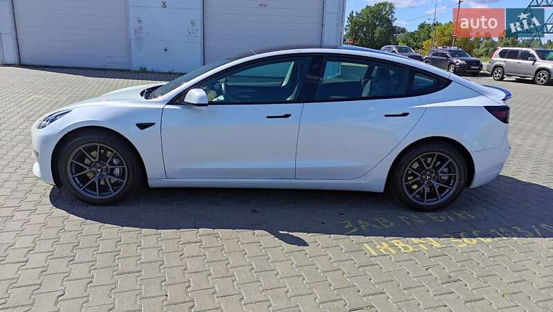 Седан Tesla Model 3 2022 в Києві