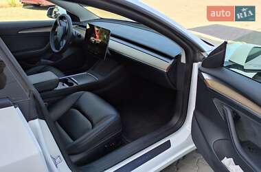 Седан Tesla Model 3 2022 в 