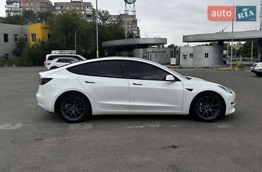 Седан Tesla Model 3 2021 в 