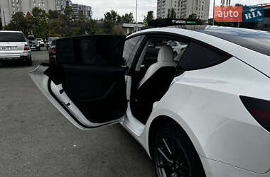 Седан Tesla Model 3 2021 в 