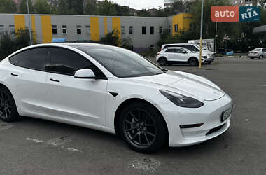 Седан Tesla Model 3 2021 в 