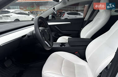 Седан Tesla Model 3 2021 в 